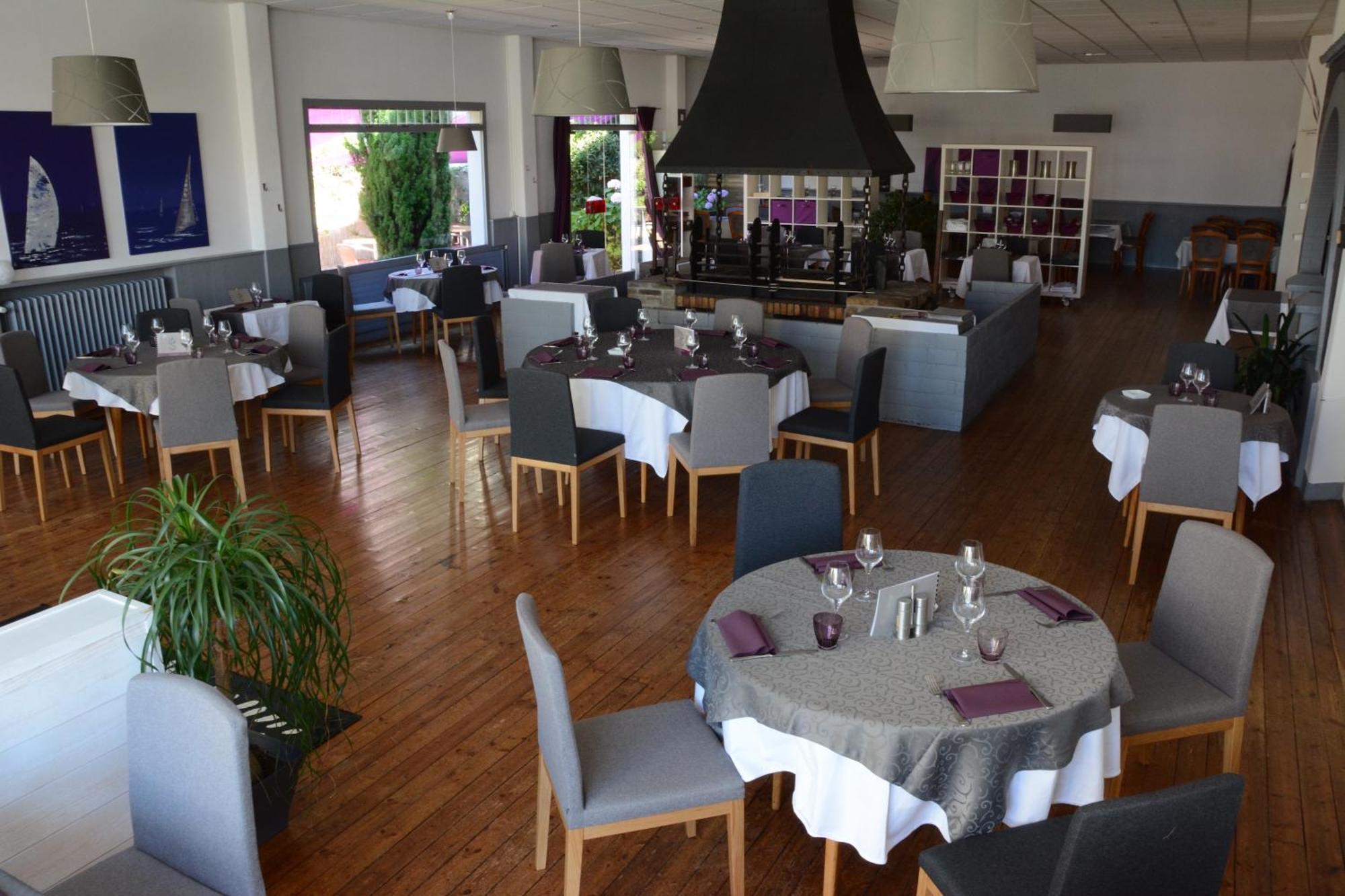 Logis Le Petit Trianon Hotel Saint-Brévin-les-Pins Buitenkant foto