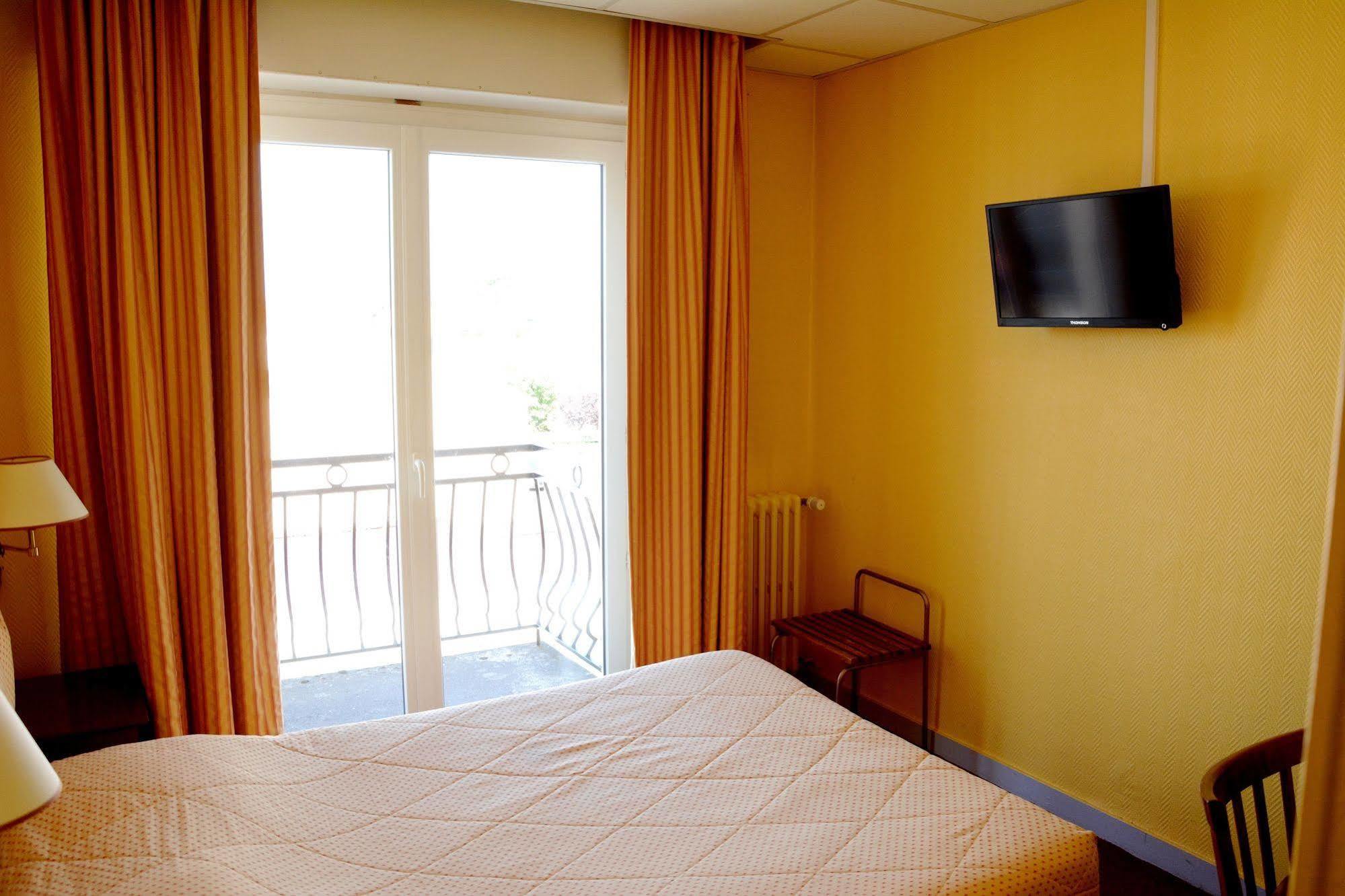 Logis Le Petit Trianon Hotel Saint-Brévin-les-Pins Buitenkant foto