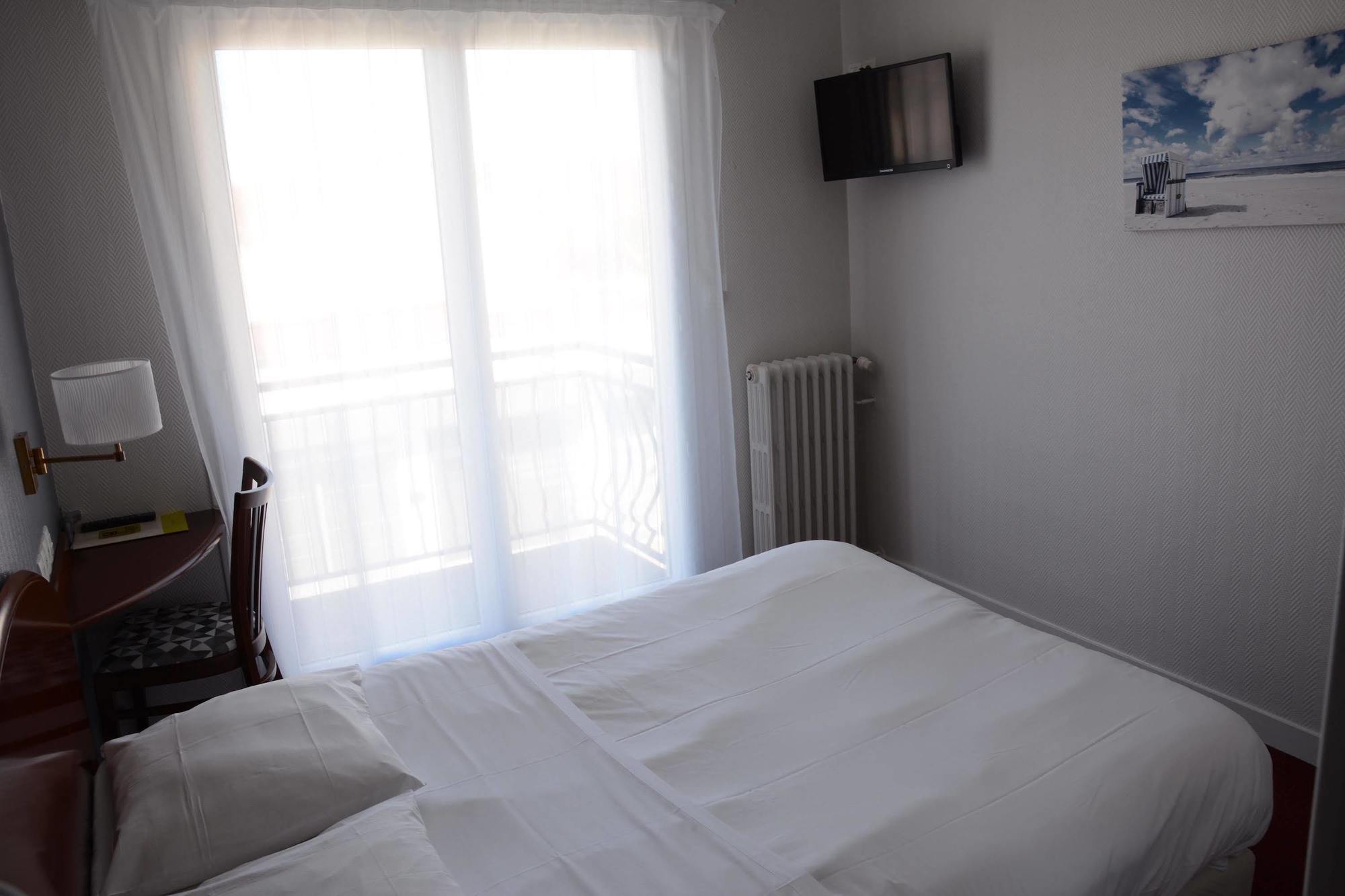 Logis Le Petit Trianon Hotel Saint-Brévin-les-Pins Buitenkant foto