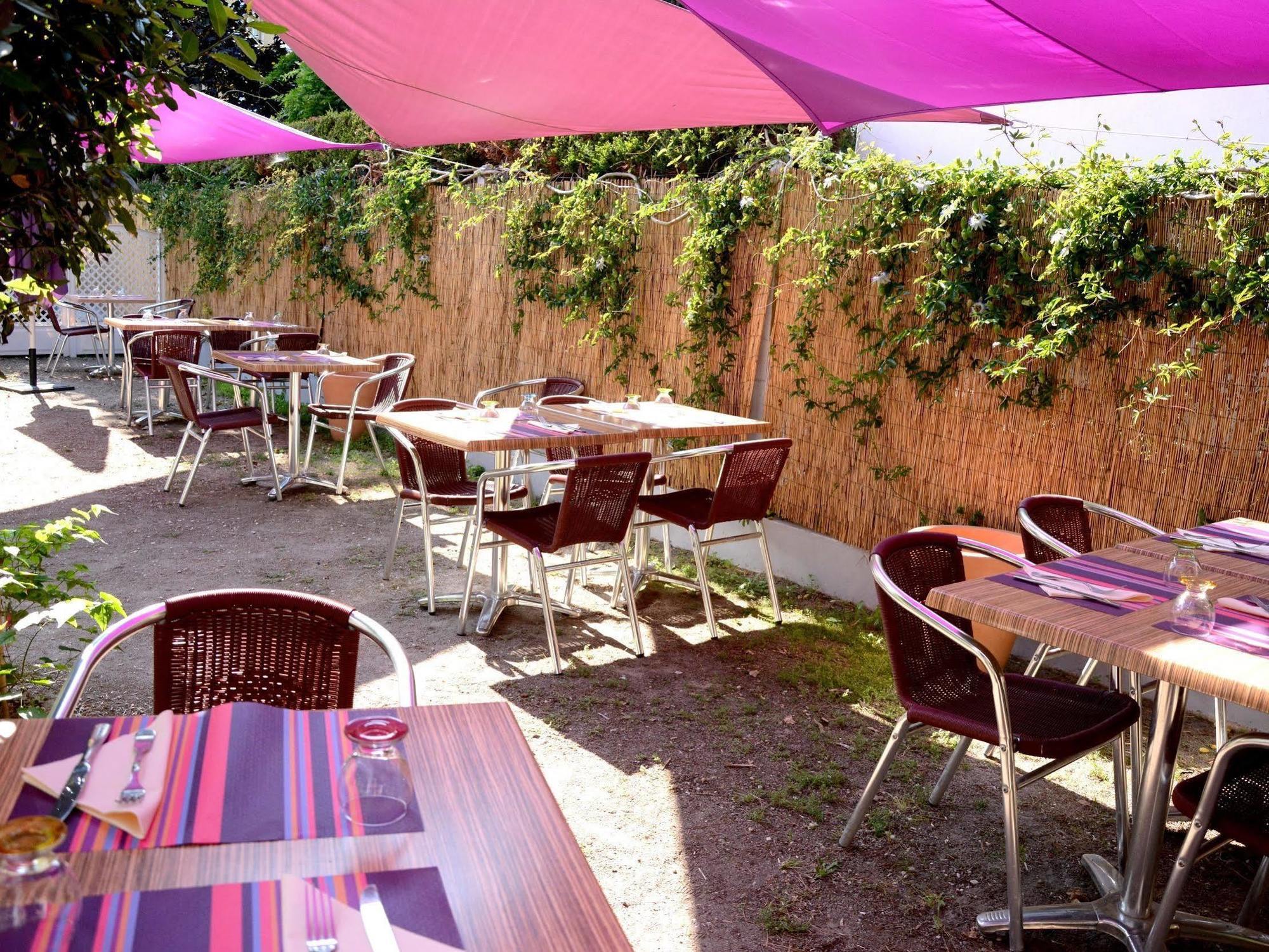 Logis Le Petit Trianon Hotel Saint-Brévin-les-Pins Buitenkant foto