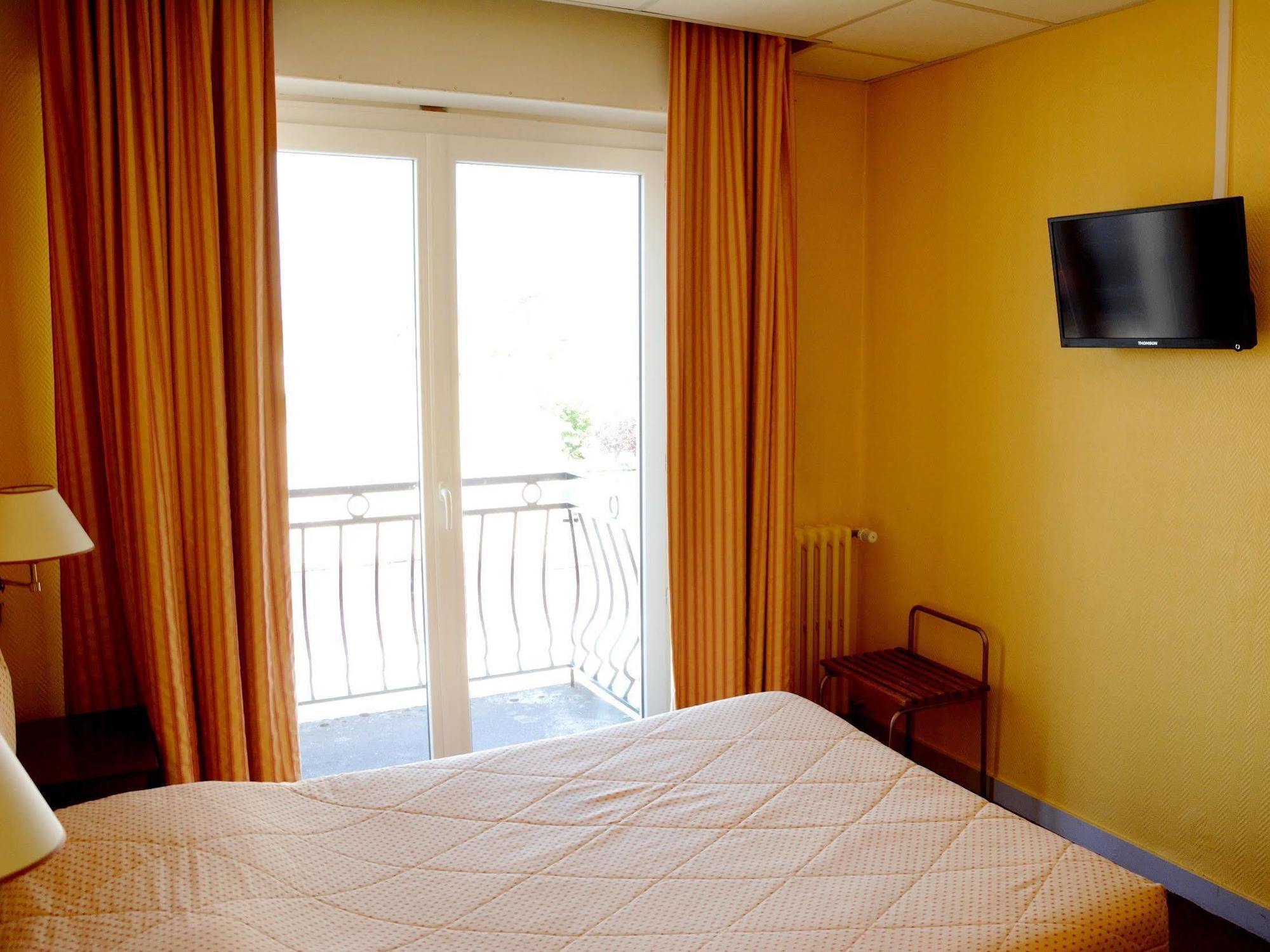 Logis Le Petit Trianon Hotel Saint-Brévin-les-Pins Buitenkant foto